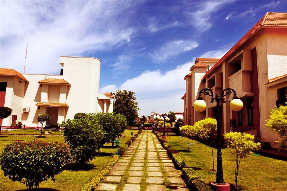 Hotel Naturoville Ayurvedic And Yoga Retreat Rishīkesh Exterior foto